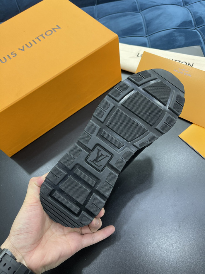 lovt sports shoes