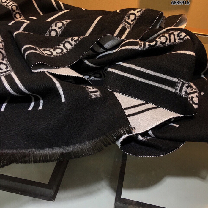 g*u*i scarf