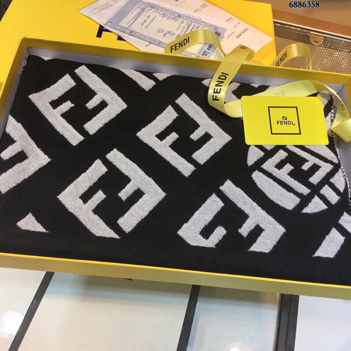 F**di scarf