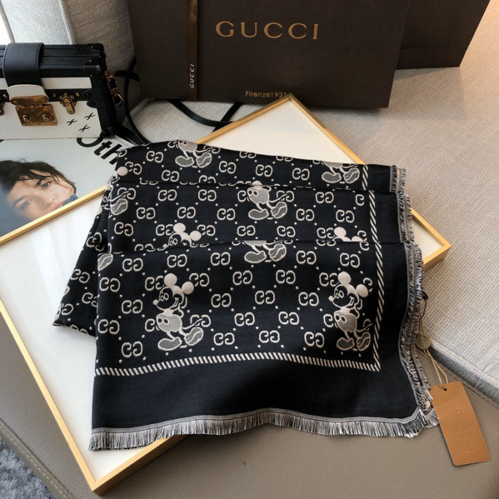 g*u*i scarf