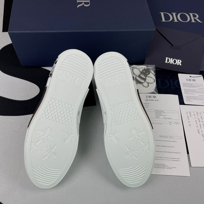 dr b23 homme kaws h903p161