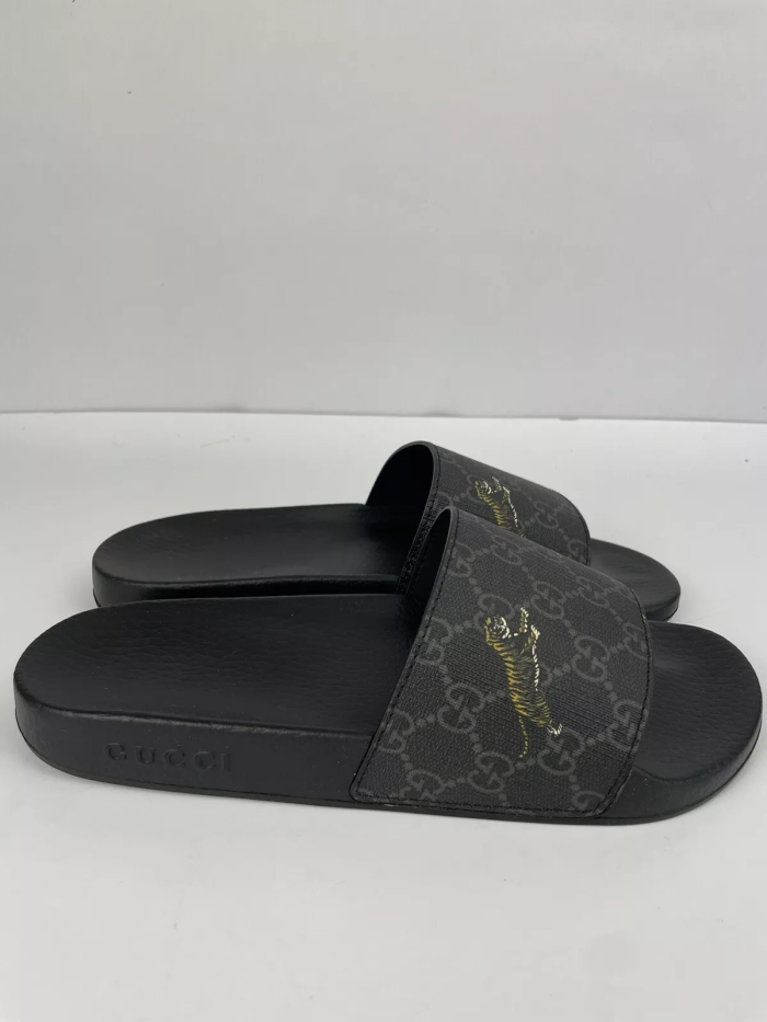 G*u*i sandal