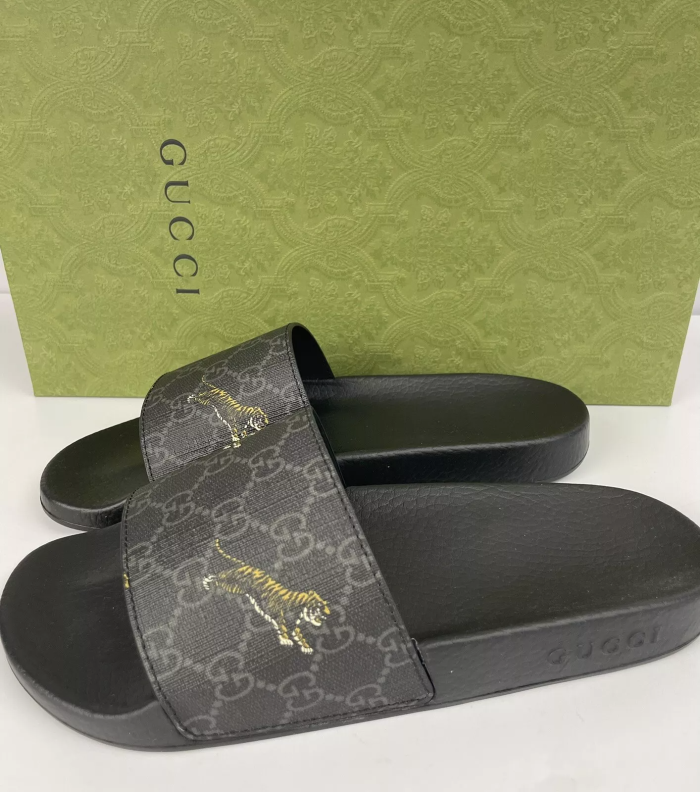 G*u*i sandal